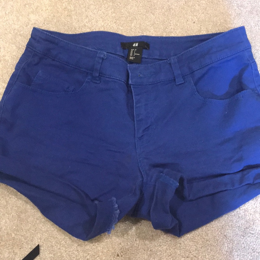 A deep blue jean short